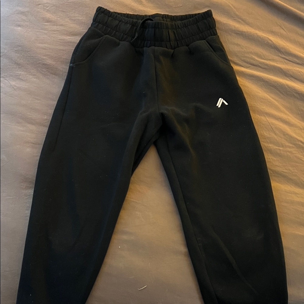Alphalete women’s joggers